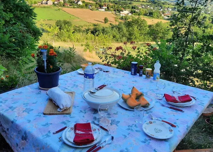 Les Coteaux De Planeze, Pour 2, 3 Ou Famille Nombreuse 2 Adultes 5 Enfants Et Jeunes * Belmont-Bretenoux