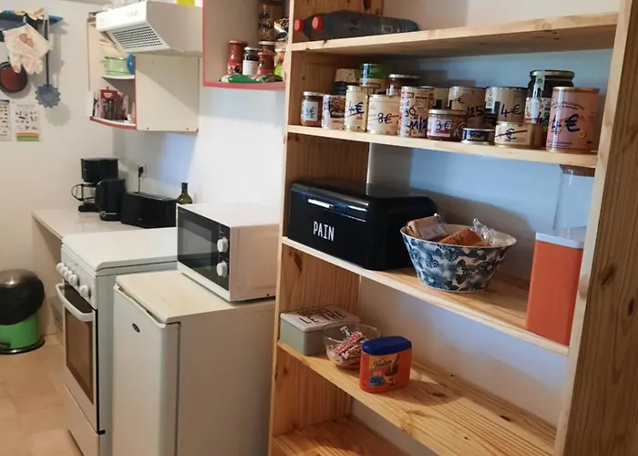 Les Coteaux De Planeze, Pour 2, 3 Ou Famille Nombreuse 2 Adultes 5 Enfants Et Jeunes