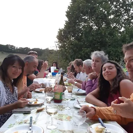 Les Coteaux De Planeze, Pour 2, 3 Ou Famille Nombreuse 2 Adultes 5 Enfants Et Jeunes *