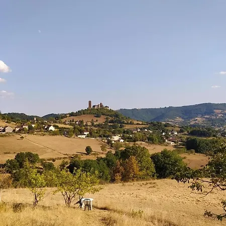 Alloggio in famiglia Les Coteaux De Planèze, Pour 2, 3 Ou Famille Nombreuse 2 Adultes 5 Enfants Et Jeunes *