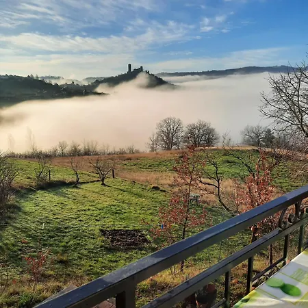 Alloggio in famiglia Les Coteaux De Planèze, Pour 2, 3 Ou Famille Nombreuse 2 Adultes 5 Enfants Et Jeunes Belmont-Bretenoux