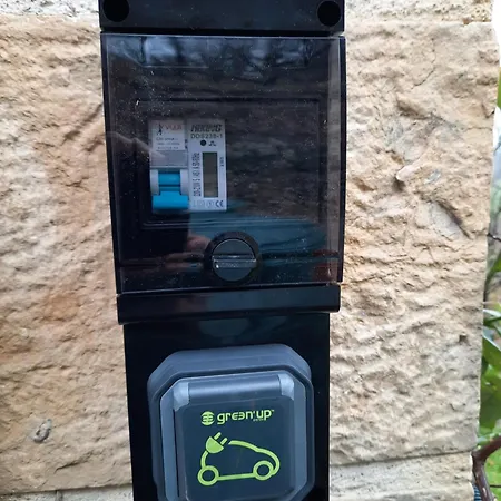 Les Coteaux De Planèze, Pour 2, 3 Ou Famille Nombreuse 2 Adultes 5 Enfants Et Jeunes *