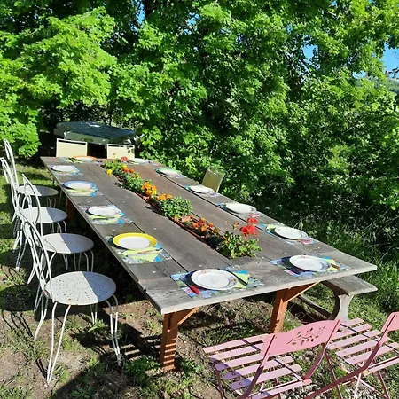 Alloggio in famiglia Les Coteaux De Planèze, Pour 2, 3 Ou Famille Nombreuse 2 Adultes 5 Enfants Et Jeunes