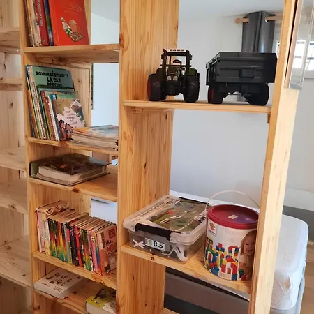 Alloggio in famiglia Les Coteaux De Planèze, Pour 2, 3 Ou Famille Nombreuse 2 Adultes 5 Enfants Et Jeunes *