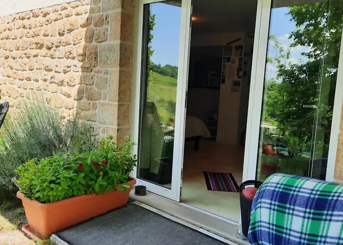 Les Coteaux De Planeze, Pour 2, 3 Ou Famille Nombreuse 2 Adultes 5 Enfants Et Jeunes Belmont-Bretenoux